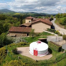 Notre yourte mongole, hotel in Chevinay