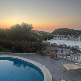 VILLA CLARA ISCHIA piscina riscaldata e idromassaggio