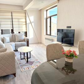Sea View Apt near Boulevard in Sumgayit, 25 min from Baku, hotel v destinácii Sumqayit
