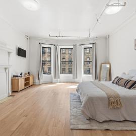 Bright Uptown Manhattan Studio Near Subway&Dining