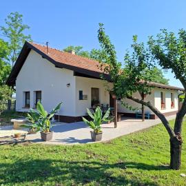 Naprózsa Tanya, hotel in Bugac Felső Vasútállomás