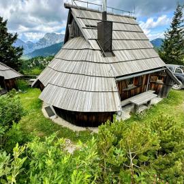 Koča Velika Planina - Chalet Kamrica โรงแรมในStahovica