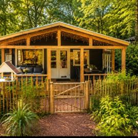 Chalet Bosrust met serre & privéparking Natuur nabij Maastricht, hotel in Lanaken