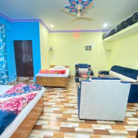 The Kuari crown Home stay, hotel sa Rini