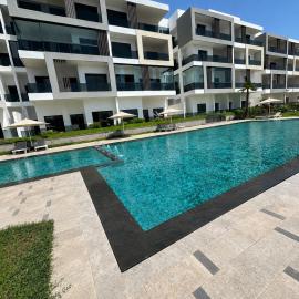 Appartement de luxe - Vue sur mer & 2 piscines, hotelli kohteessa Mansouria