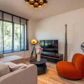 Beautiful and spacious renovated home for 10, hotel a Oostende