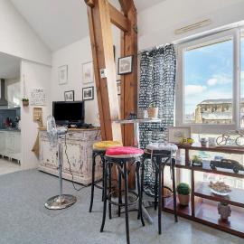 Joli Duplex Centre-ville 5km Dinard, hotel a Pleurtuit