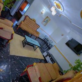 Golden fortune Hotel apartment، فندق في Molyko