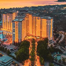 Luxury 2-Bedroom Sea View Apartment in Gold City