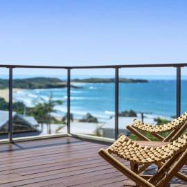 Sundecks Beachside Escape - Luxury at Emerald