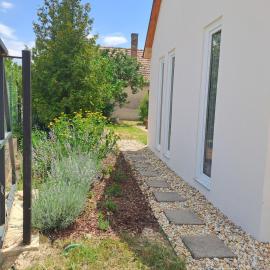 Garden House, hotel em Dég