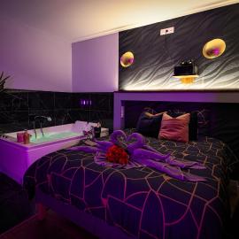 Suites Sensorielles - Love Room Spa - Jacuzzi - Sauna - Cinéma, hotelli kohteessa Metz