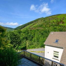 Maesteg Road - Large House - Sleeps 10 - Gateway to Afan Forest and Bike Trails, hotel a Dyffryn