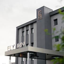 Fly Inn Hotel, hotel a Vragolija