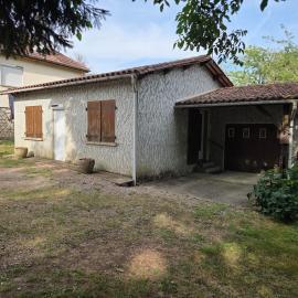 Maison proche bourg, отель в городе Piégut-Pluviers