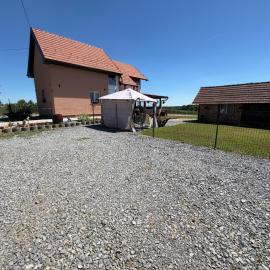 Kuća za odmor-Zeleni raj, hotelli kohteessa Srpska Kapela