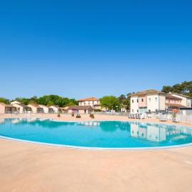Maison charmante à Soustons avec piscine et jardin, hotel in Soustons