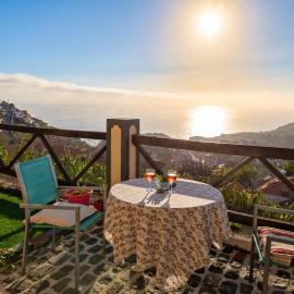 Charming lodge in Ponta do Sol with private pool, Hotel in Ponta do Sol