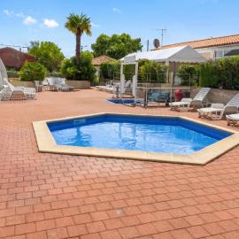 Maison ensoleillée à Saint-Pierre-d'Oléron avec piscine partagée