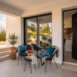 Lemonia Modern Maisonette Fresh 3-BDR Family