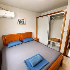 Two bedroom -King sized bedroom-Free parking
