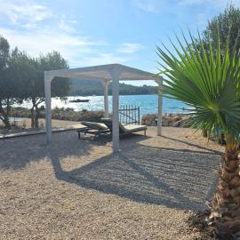 Villa Beach Charly, hotel in Tisno