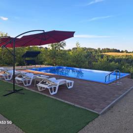 Vikend Hangover โรงแรมในGradačac