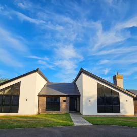 Luxury 12-person Kent Group Retreat