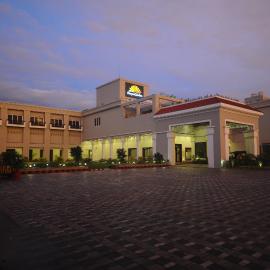 Surya Garden, hotell i Tālcher