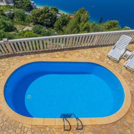 The Oval Pool Horizon