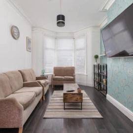 Blackpool 5-Bed Sleeps 10 Pet Friendly & Parking