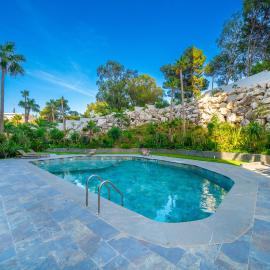 Luxurious three bedroom Apartment with Private Pool, Terraces and Parking in Prestigious Coral Towers