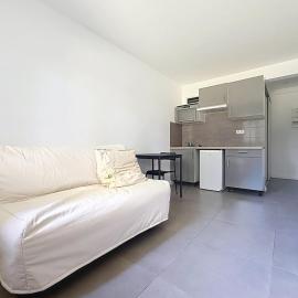 Charmant studio dans un parc privé, hotelli kohteessa Maisons-Laffitte