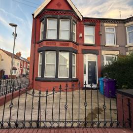 Edge Grove- 3 Bedrooms with on street parking, Hotel in Liverpool