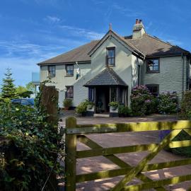Downton Lodge Country Bed and Breakfast and; Self Catering, hotel in Dartmouth