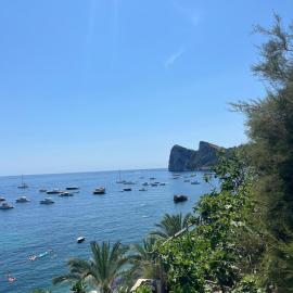 Sorrento apartment with terrace on the sea free parking, hotell sihtkohas Nerano