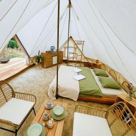 Mezi Vinicemi Glamp、ヴァルチツェのホテル