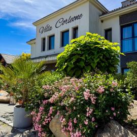 Villa Corleone, hotel em Katy Wroclawskie