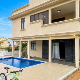 Apartment with Private Pool in Flic en Flac - 250 m²