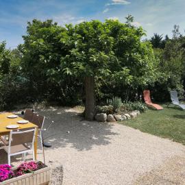 Maison avec jardin 3 ch entre Alpilles et Luberon, hôtel à Sénas