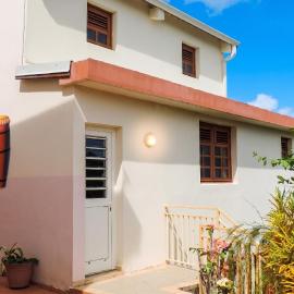 Appartement confortable au Robert 70 m² avec jardin privé, hotel v destinácii Le Robert