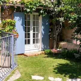 Appartement charmant proche d'Avignon avec piscine privée, hotel in Le Pontet