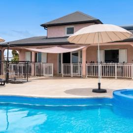 Villa enchanteresse à Saint-Benoît avec piscine privée, hotell sihtkohas Saint-Benoît