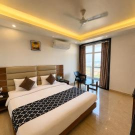 Hotel Golden Palace Rivera - Beach Front Hotel with #Swimming Pool #Cafe #Complementary Breakfast #Sea View Rooms # Free Parking, hotel in Puri