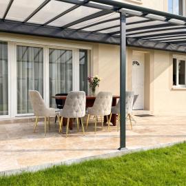 Maison spacieuse avec terrasse à Pontault-Combault, hotelli kohteessa Pontault-Combault