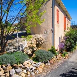 Maison champêtre à Tournissan avec grand jardin
