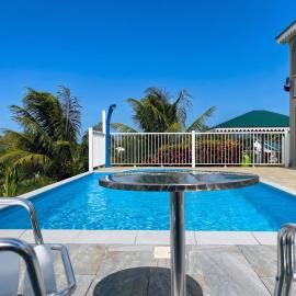 Appartement spacieux avec accès à la piscine, 80 m², hotel v destinácii Ducos
