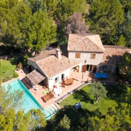 Villa exceptionnelle à Rousset avec piscine privée, hotel a Rousset