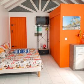 Bungalow charmant à Petit-Bourg avec jardin privatif, hotel in Petit-Bourg