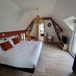Suite familiale Klokkentorren de 4 personnes, hotel in Haverskerque